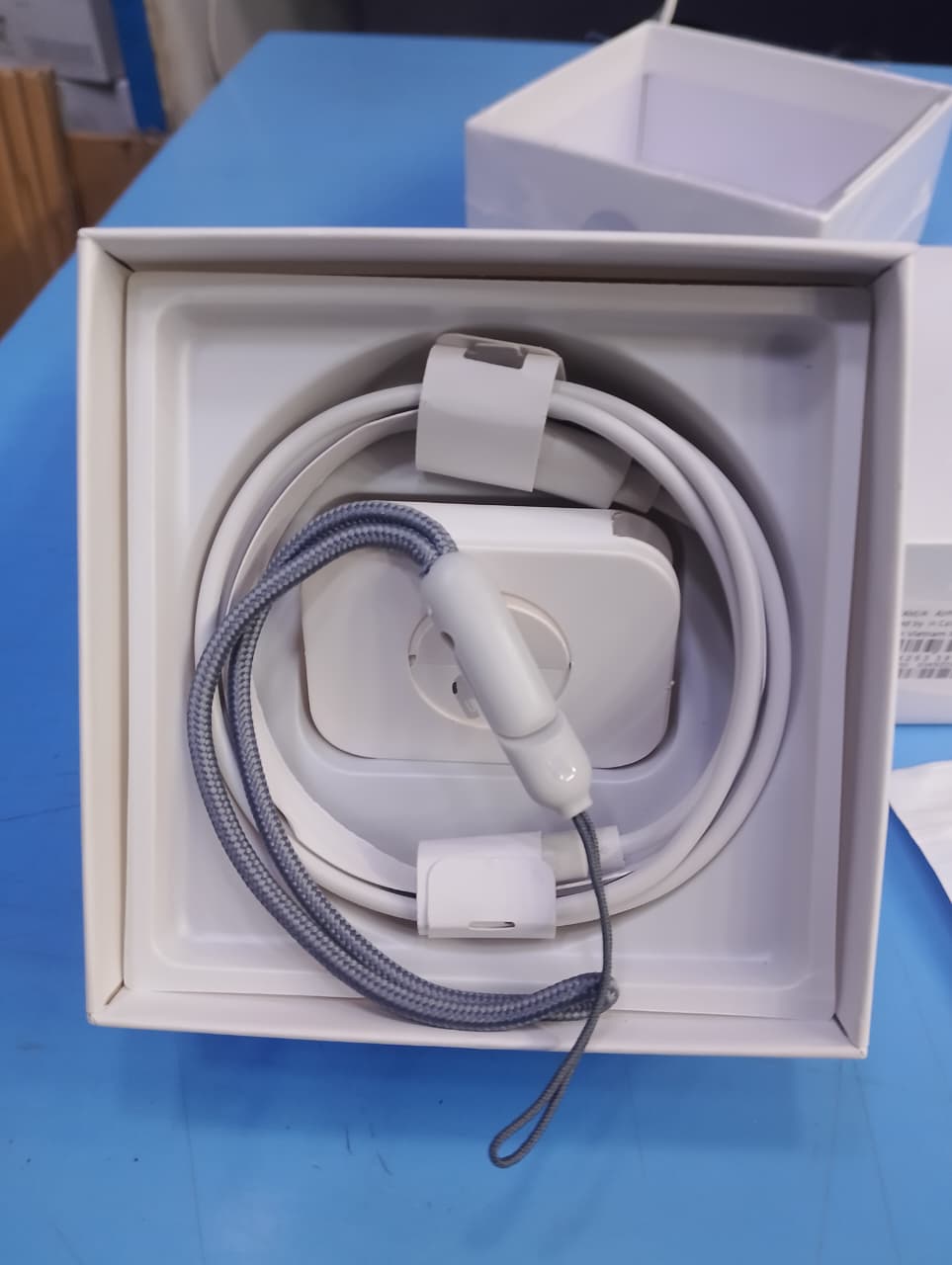 5 in 1 OFFER  AIRPODS PRO2 + SILICON CASE + PUBG GLOVES + SUCTION PAD + AIRPODS GRIP DORI